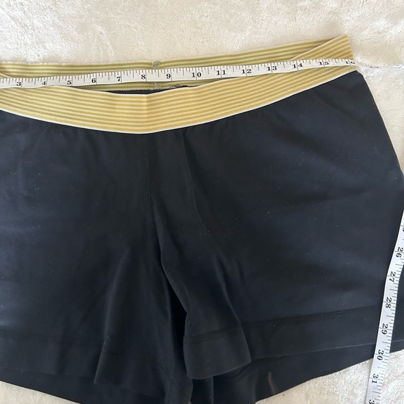 Lululemon Shorts double lined - Picture 3 of 5